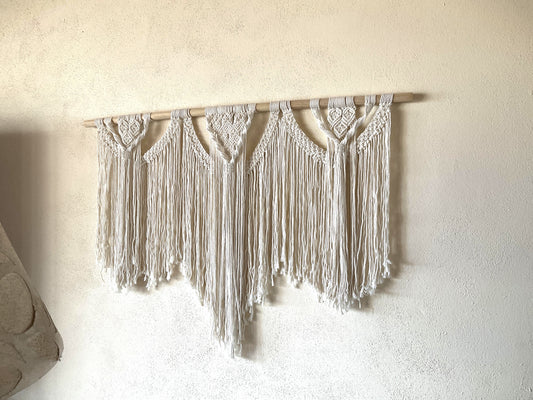 Tapiz de Macramé Boho Tejido a Mano con Palo de Madera